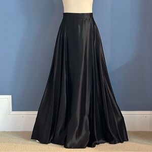 Elegant Black Satin Evening/Special Occasion Floor Length Skirt Size 8 NWOT